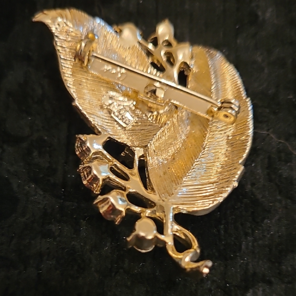 Coro Vintage Goldtone Textured Leaves Brooch with Teal AB Crystal Accent Buds - Picture 2 of 7